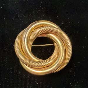 Vintage Winard 12 K Gold Filled Textured Circle Love Knot Brooch Pin